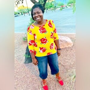 EUC Piphany Whitney Yellow Floral Top with Red Roses